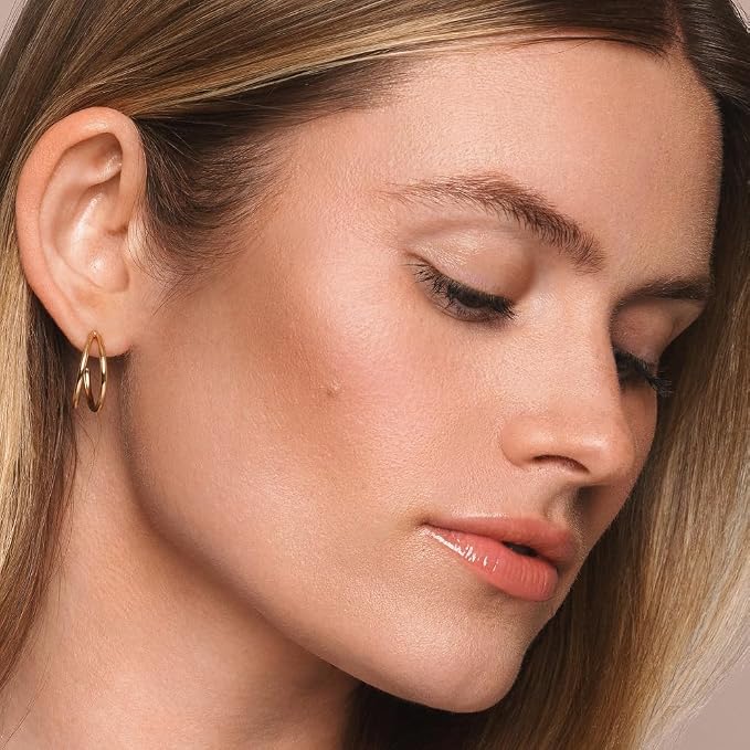 Light-Medium: Sunlight-matte soft tan, Suntan-matte neutral tan
