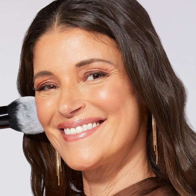 Medium + Classic Bronzer Brush